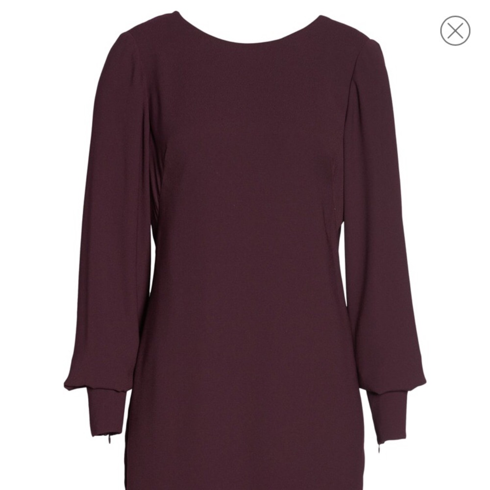 Chelsea28 V-back shift dress